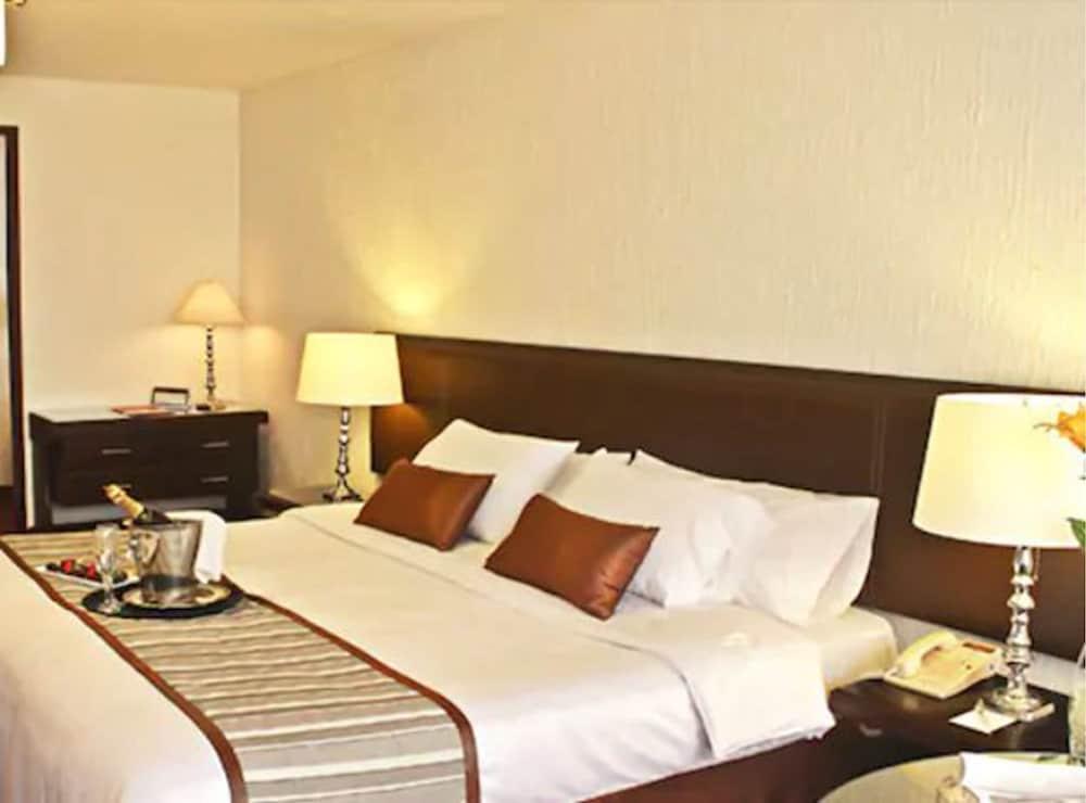 Hotel Ceo Морелия Екстериор снимка
